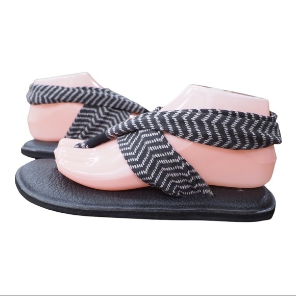 Sanuk sz 8 yoga sling sandal black white chevron - Picture 1 of 8